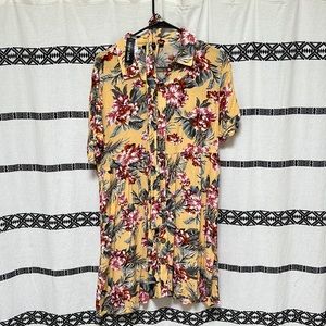 Super cute floral, button down dress with belt